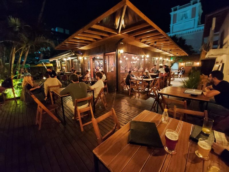 Rufus Bar, na Lagoa da Conceição. Boa música e boa cerveja!
