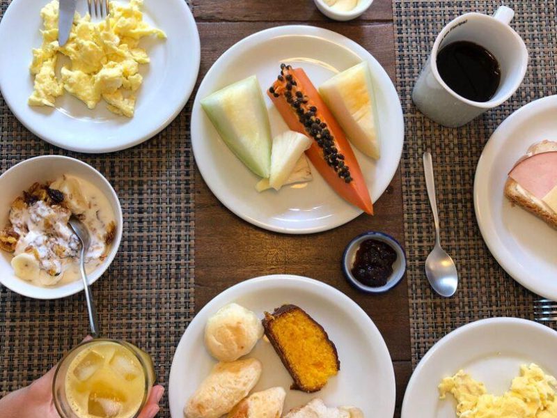 delicioso café da manhã incluso